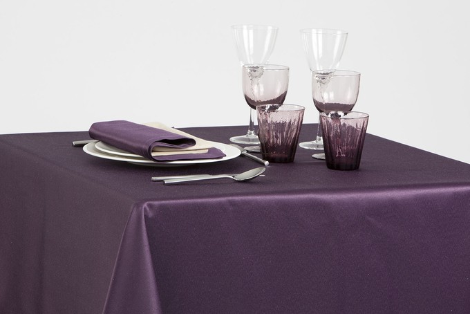 Nappe plastique lilas